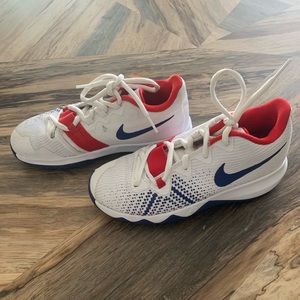 Nike Kid Kyrie size 1